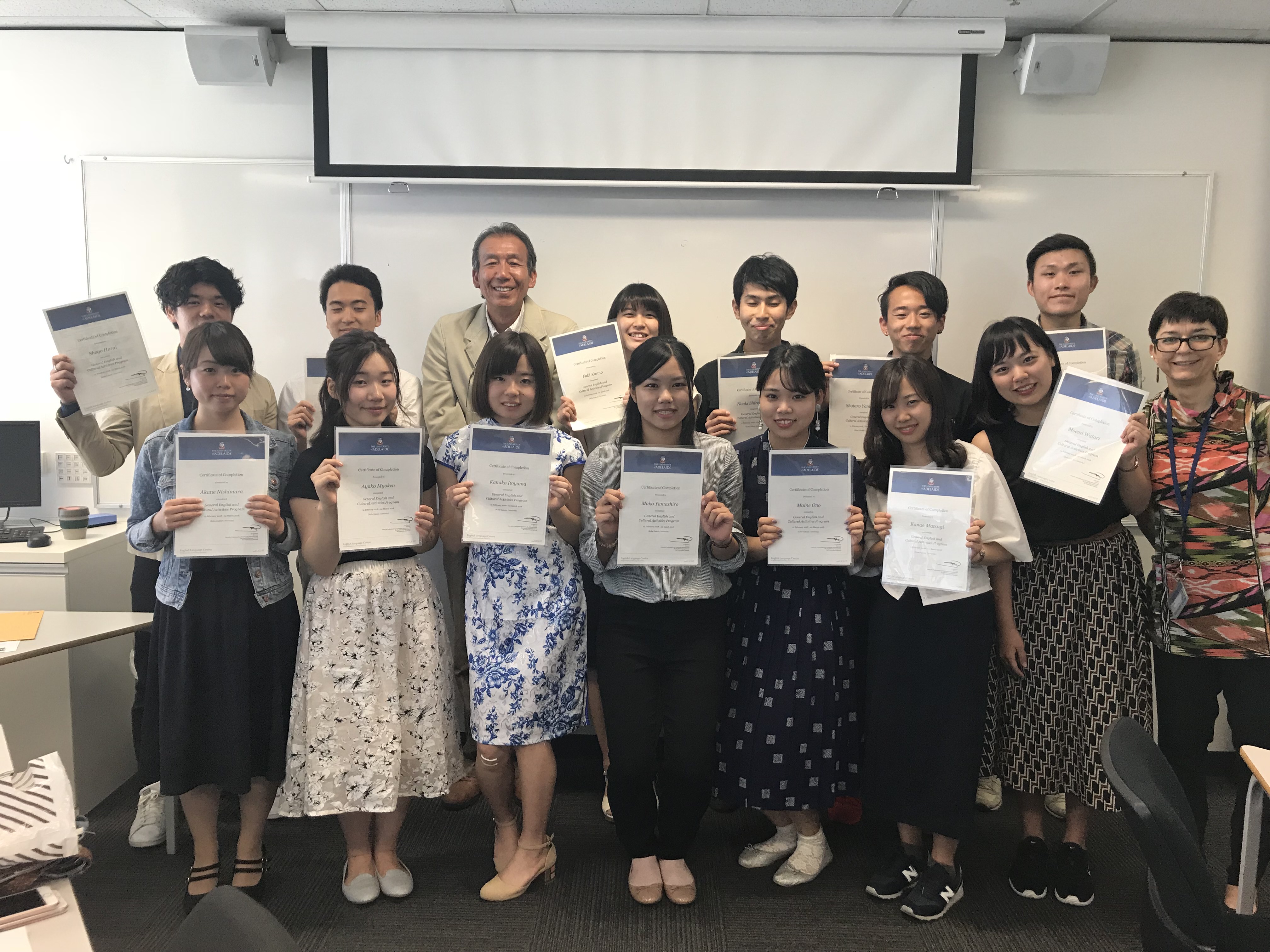 参加学生全員に修了証書が授与されました