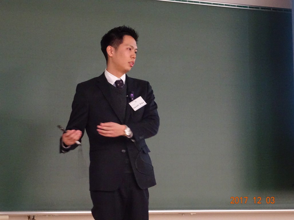 自身の留学経験から留学生の受入体制の充実を提案する西尾さん