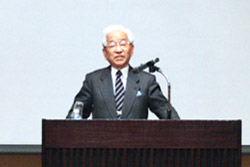 大学が地域に果たすべき役割について基調講演を行う新野氏