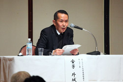 この日は、本学の金芳教授がシンポジウムの司会進行を担当