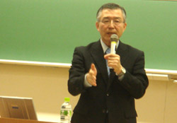 「障がいのある方や高齢者に思い出が残る旅が可能」と基調講演を行った室井氏