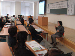 当日は手話通訳(写真右の女性)の方も参加しました