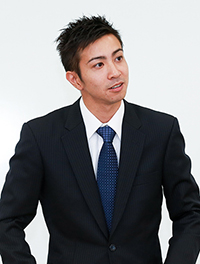 上間 貞史 さん