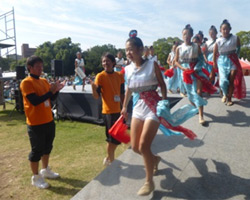 踊り終わった人を誘導する係のユニット生