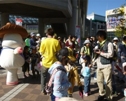 西区のマスコットキャラ「神戸ウエストン」は、参加した子どもたちに人気でした。