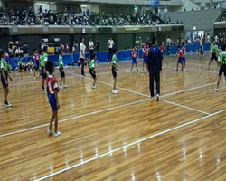 主審、副審として試合をコントロールするユニット生
