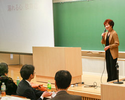 人文学部人間心理学科 吉野絹子教授