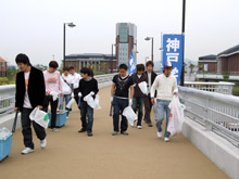 昨年5月の「クリーンアップ神院」は、ポートアイランドキャンパスでは神戸女子大学と共催で実施