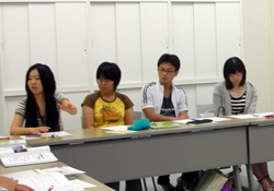 今年の中心メンバーだった4年次生。（左から）中尾亜希子さん、番麻未さん、木谷駿さん、森崎早苗さん