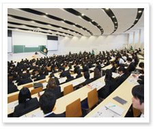 「就職フォーラム2010」に300名を超える学生が参加
