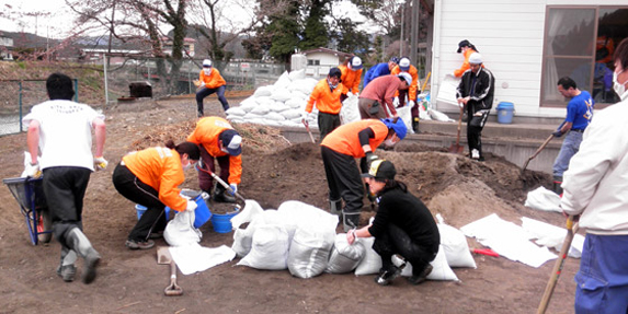 東日本大震災被災地でのボランティア活動