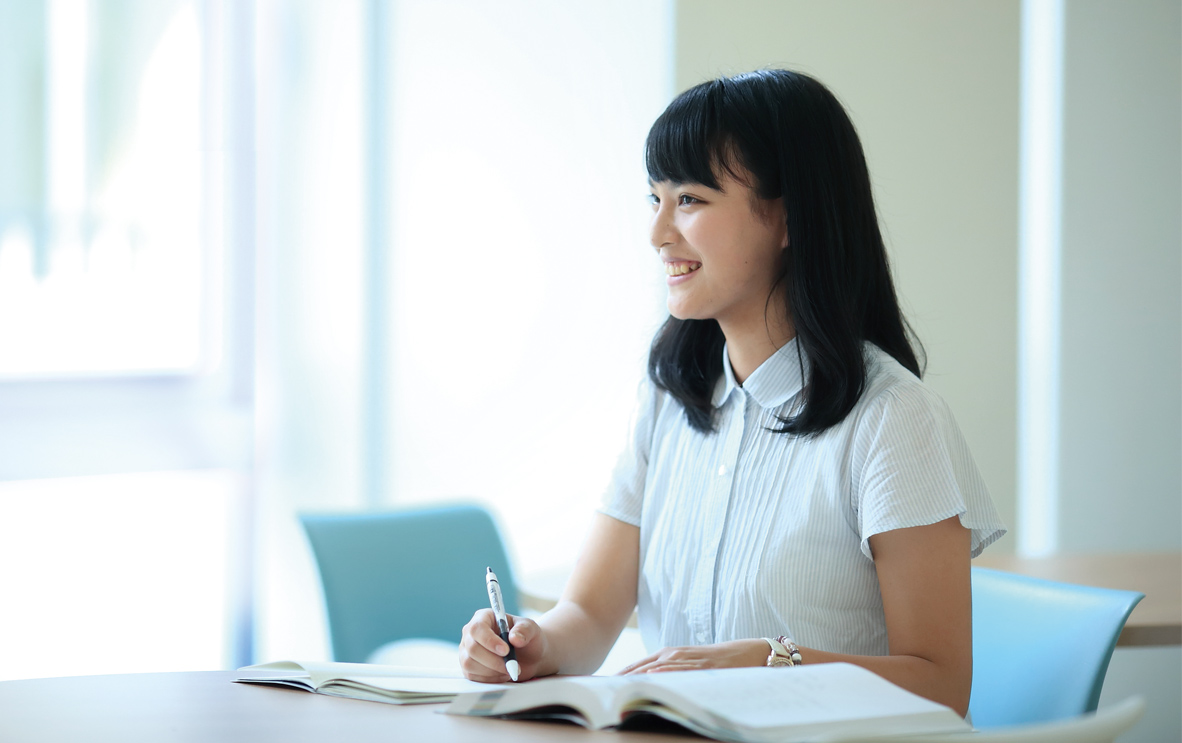 インタビューを受けた女性の写真