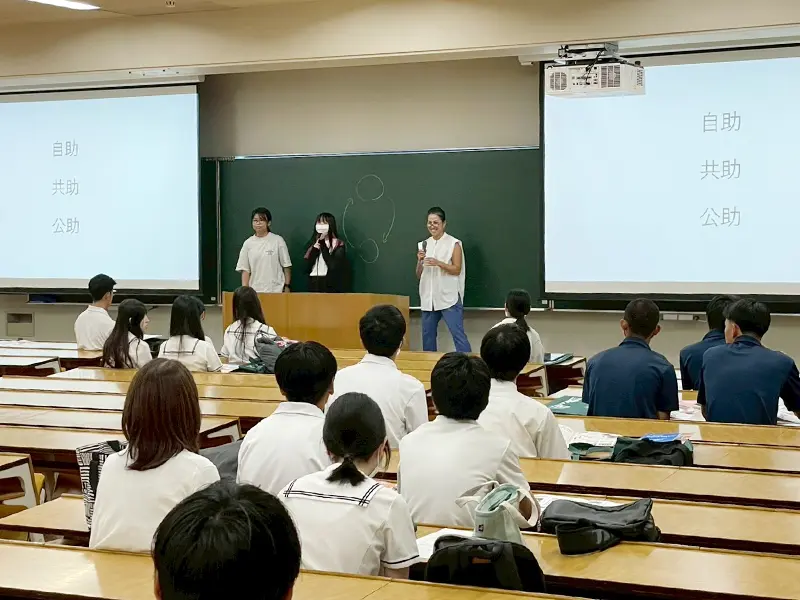 神戸学院大学附属高等学校の1年生・2年生とその保護者を対象に学部 