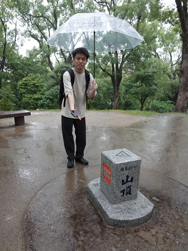 茶臼山の模擬三角点標石