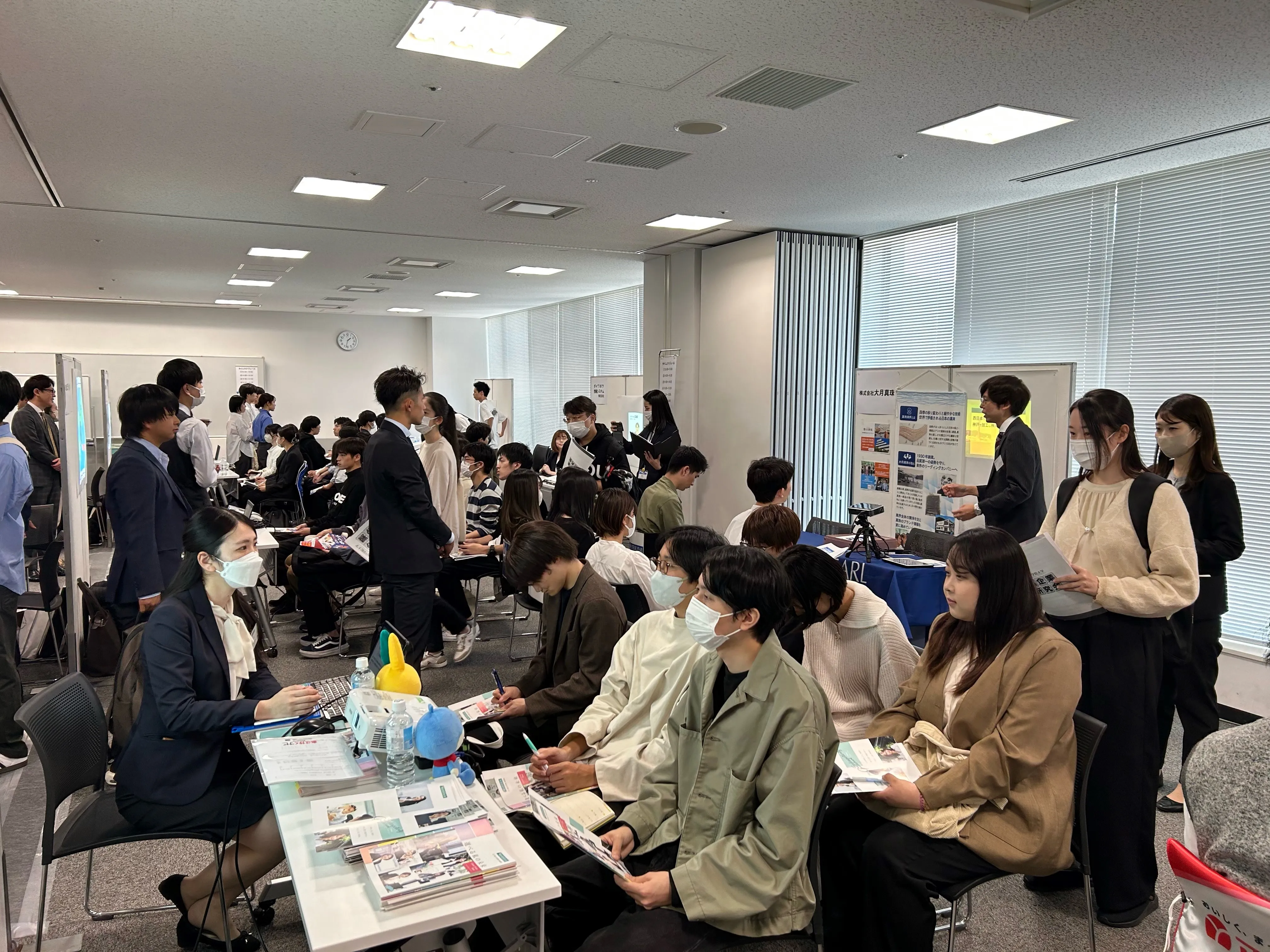 会場は多くの学生で大盛況でした