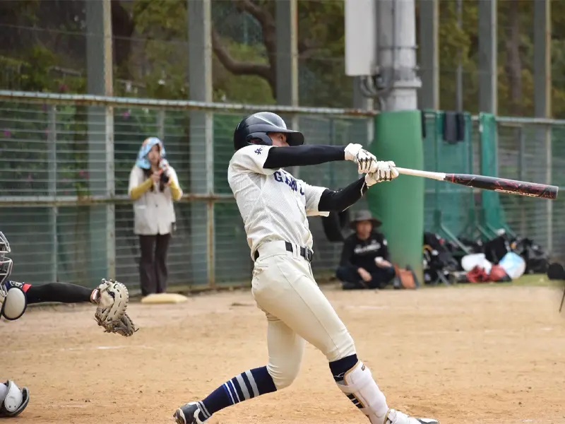 はつらつとプレーする選手たち