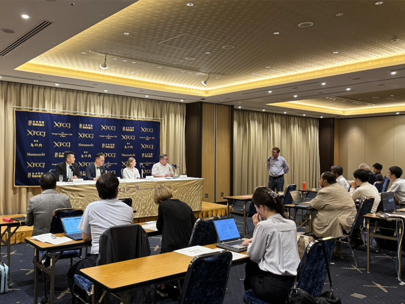 国内外から多数の記者が参加した記者会見