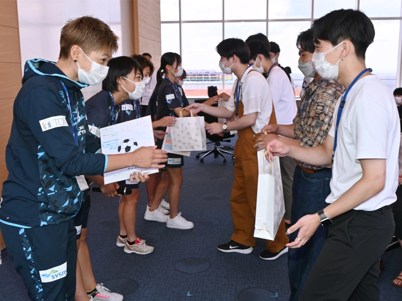学生から選手たちに感謝