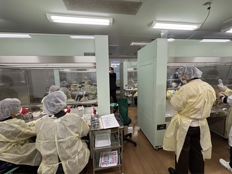 クリーンベンチで実施した無菌調製講習会