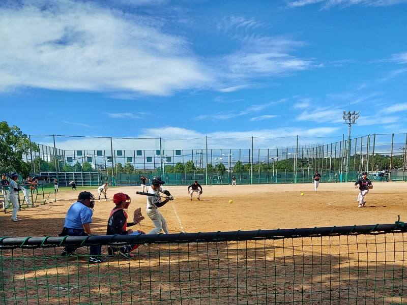 熱戦を展開する両チーム