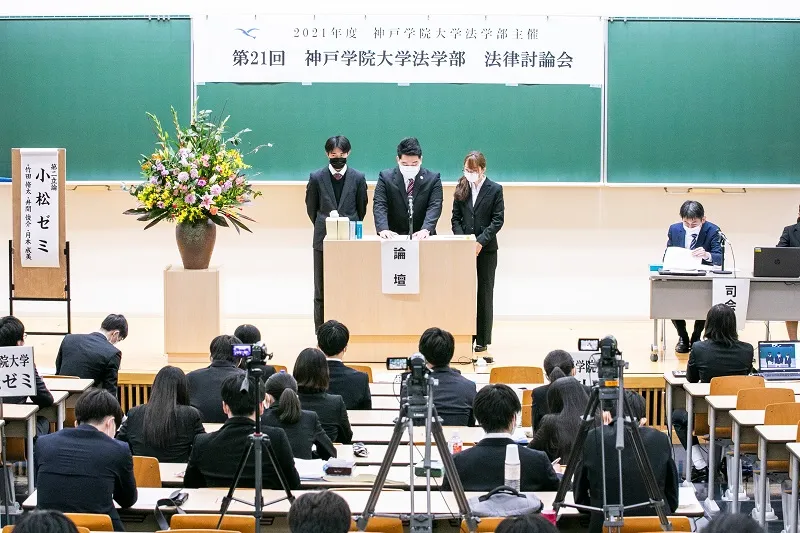 討論会の問題に対して、参加団体の討論代表者が立論(問題への解答)を発表