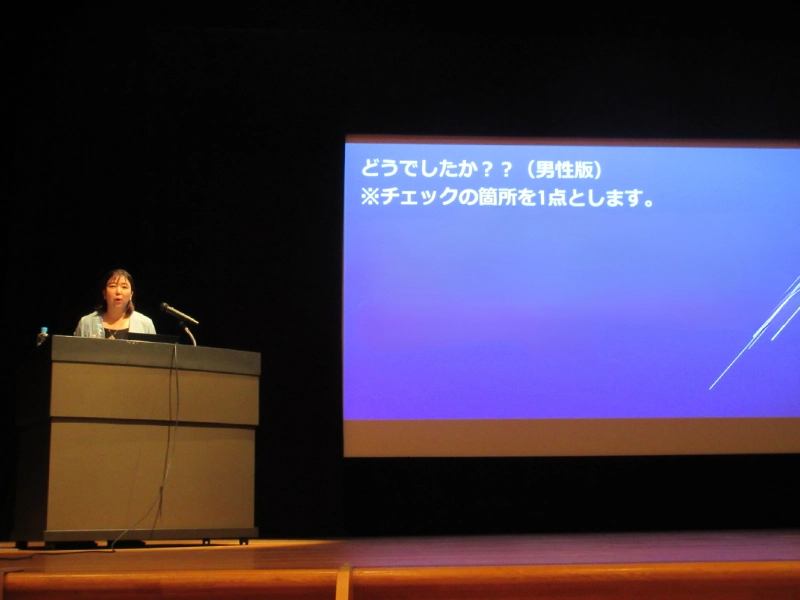 講演する道重講師