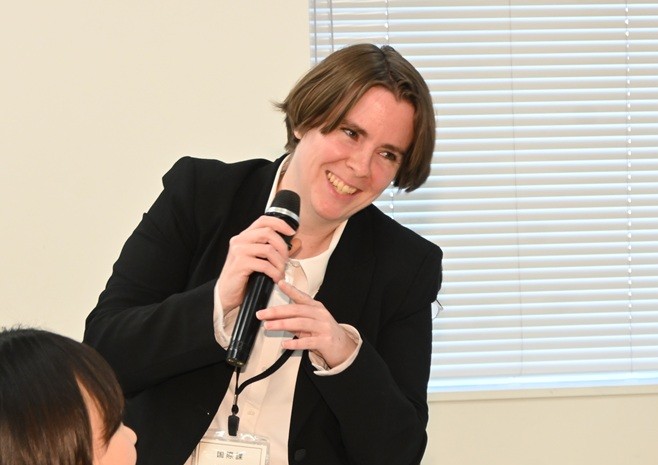 趣味の漫画やイラストについて話すシューネル・アンナさん