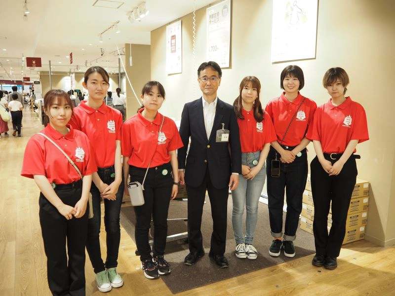 真鼻西区長もブースに訪れ防災女子が活動紹介を行いました