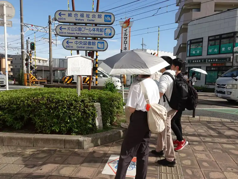 阪急豊津駅前にある上の川付け替えに関する説明板を見学