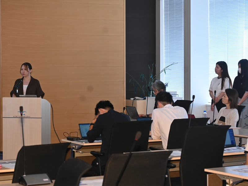 発表するGC学部の森下ゼミ生