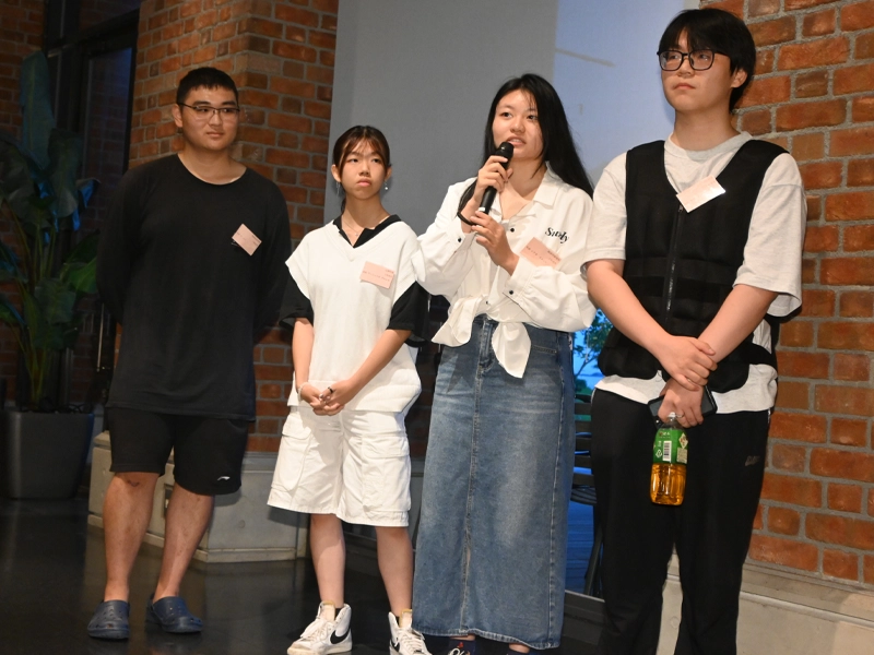 自己紹介する一般留学生