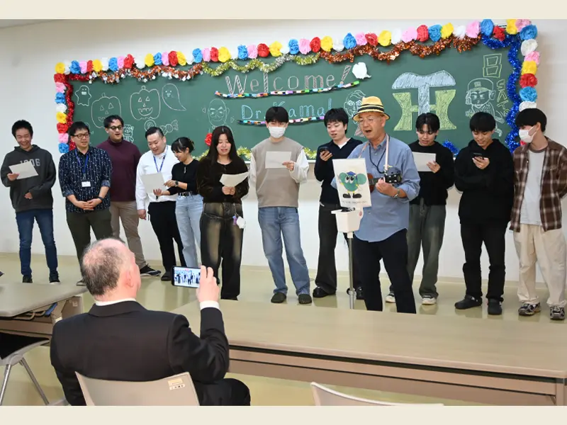 日本でも有名な歌曲「旅愁」で歓迎