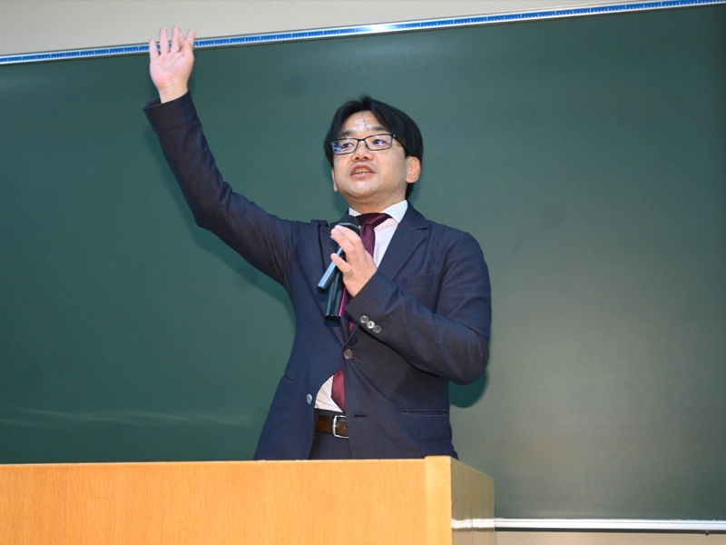 挙手を促す田口さん