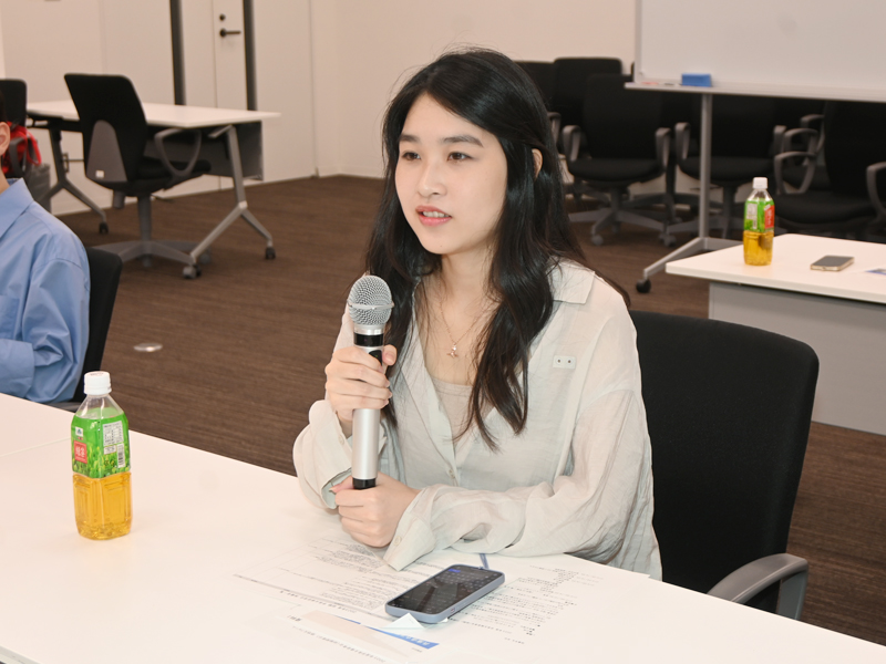 発言するリュウ エキさん