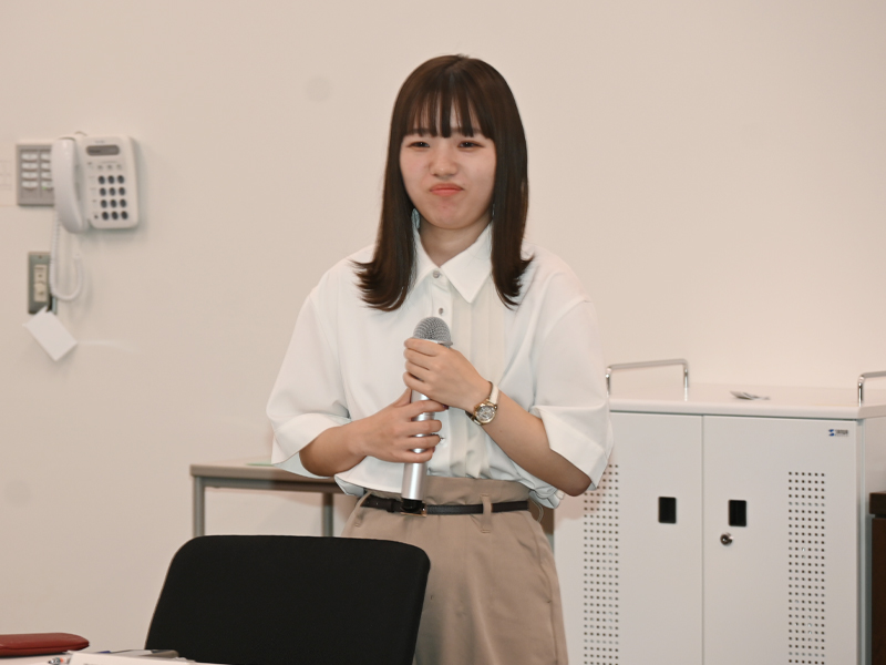 発言する宇賀茜里さん