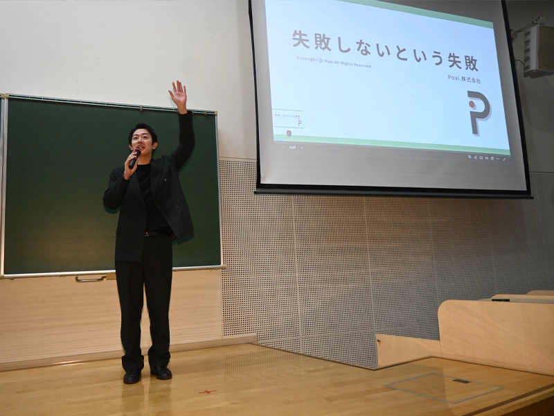 特別講義する濵田さん