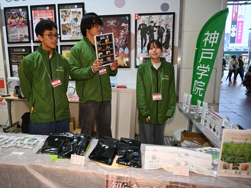 店頭に立った辻ゼミ生