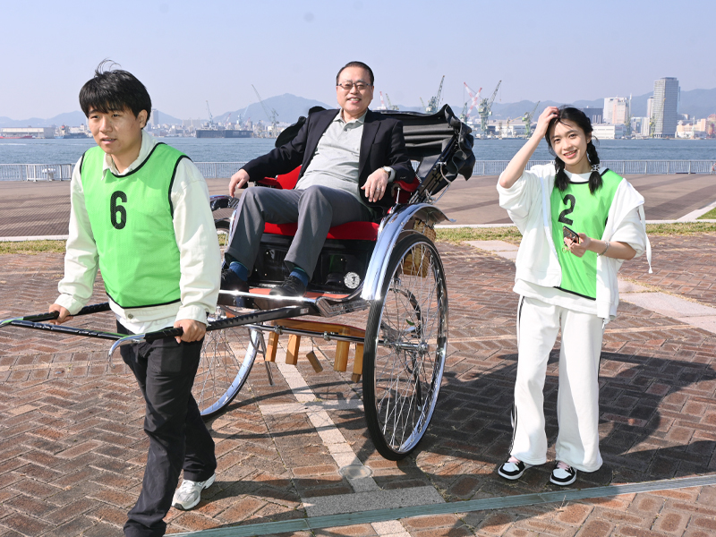 GC学部日本語コースの留学生が人力車でキャンパスを案内する「リキシャでガイド」
