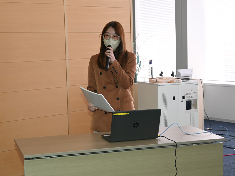 受賞の喜びを話す溝渕さん