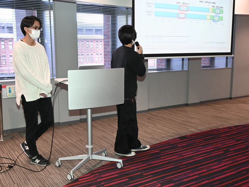 旅行者の傾向をデータで示すゼミ生ら