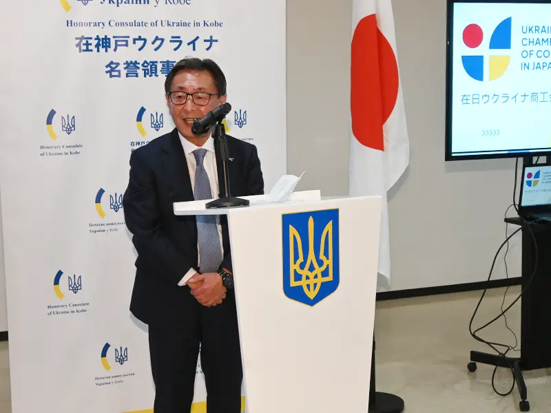 祝賀あいさつする備酒学長