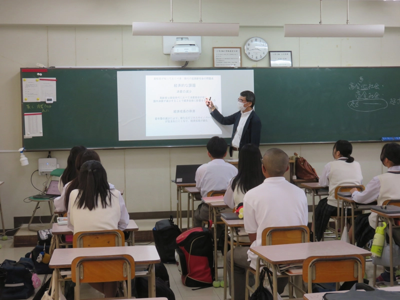 総合リハビリテーション学部の塚原講師による理学・リハビリ講座