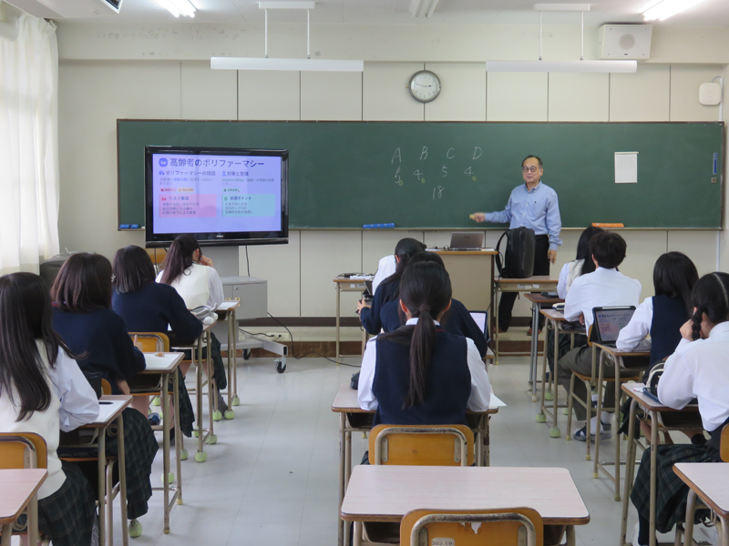 薬学部 屋山教授