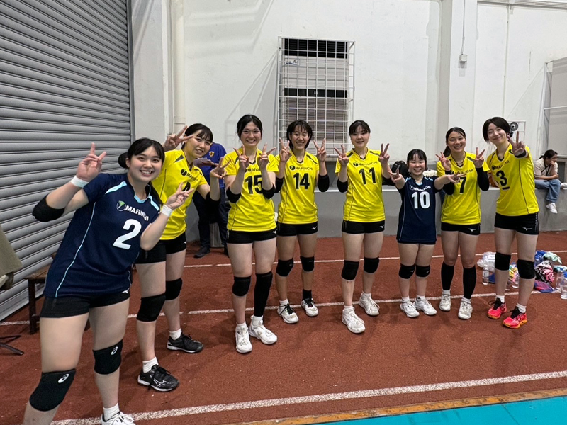 マルイチ兵庫選抜メンバーと笑顔の小野さん(11番)