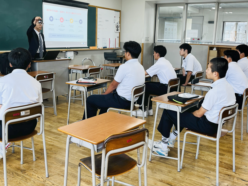 講演する香山講師