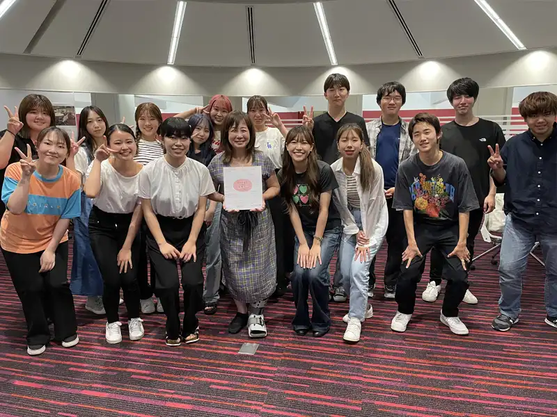 5月の交流会に参加したUCLA学生から、日本語で御礼の色紙が届き、学生たちも感激