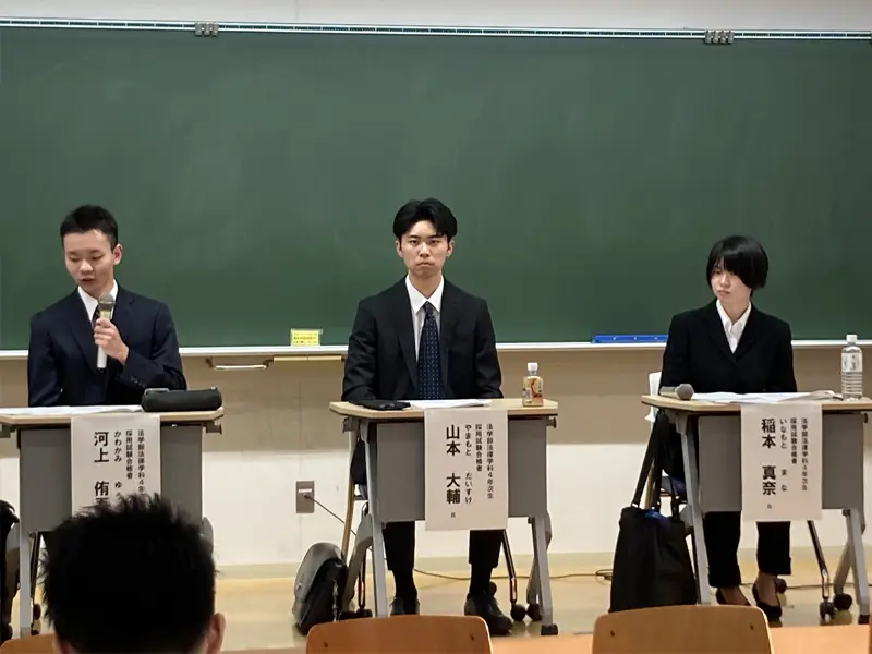 パネリストの(左から)河上さん、山本さん、稲本さん