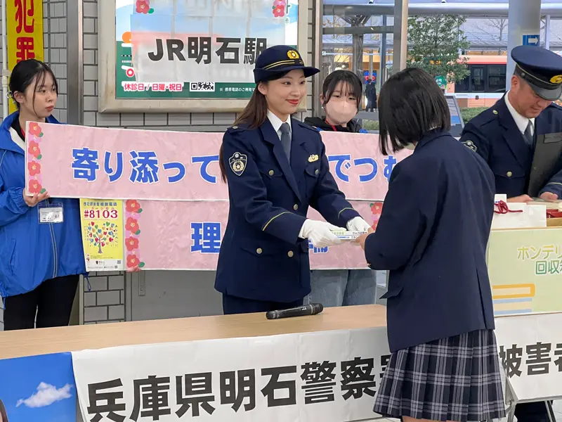 元宝塚歌劇団の椿ここさんらと犯罪被害者支援活動を紹介する学生