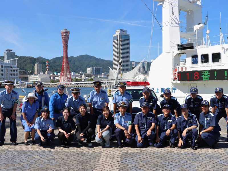 警察海保合同陸海事故防止企画で記念撮影