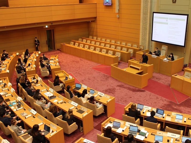 神戸市議会の議場を借りて会議開始前の様子